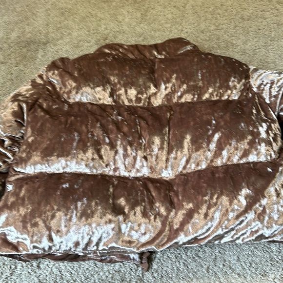 Fabletics Wander Crushed Velour Cropped Puffer Jacket XXS Rose Gold - Picture 9 of 9